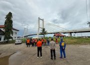 Lompat dari Jembatan Teluk Kendari Pria 22 Tahun Dalam Pencarian Tim SAR