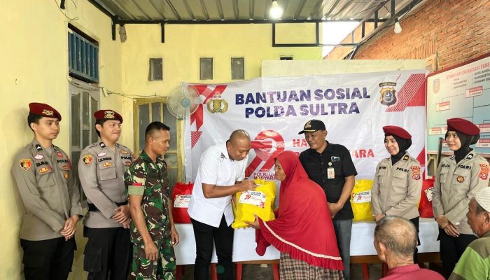 Wujud Kepedulian, Ditreskrimsus Polda Sultra Bagikan Bansos ke Masyarakat Sambut HUT Bhayangkara Ke 79