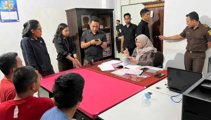 Penyidik Polairud Polda Sultra Limpahkan Tersangka Kasus Bahan Peledak ke Kejari Kolaka