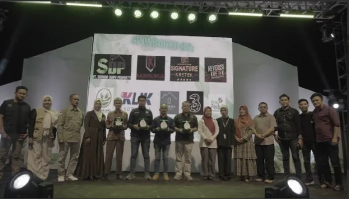 Parade untuk Bumi Jilid II di Pantai Nambo Sukses Digelar, Aksi Kreatif Triple C Tuai Pujian dari Pemkot Kendari