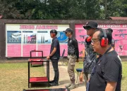 Jurnalis di Kendari Ikut Berpartisipasi Dalam Lomba Menembak Semarak Hari Bhayangkara ke 79