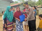 Ditbinmas Polda Sultra Salurkan Bansos untuk Warga Sekitar TPA Puwatu