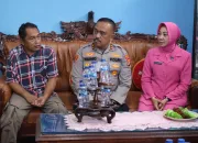 Momentum Hari Bhayangkara ke-79, Kapolda Sultra Sambangi Personel dan Purnawirawan yang Sakit
