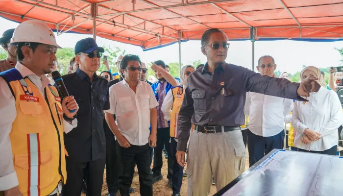 Gubernur Sultra Dampingi Menteri PU Tinjau Lokasi Pembangunan Jembatan Buton – Muna dan Aspal Buton