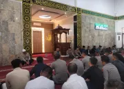 Kiai Marzuki Mustamar Beri Tausiyah di Polda Sultra