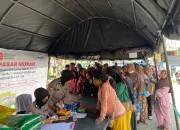 Warga Padati Lokasi Pasar Murah Polresta Kendari