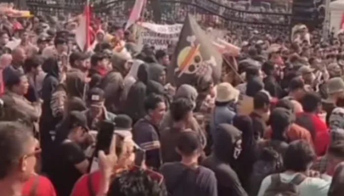 Demo Warga di Pati Ricuh, Tuntut Bupati Mundur