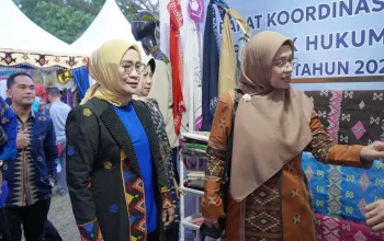 Ketua Dekranasda Sultra Kunjungi Stand Dekranasda Koltim di Rakornas PHD 9 539995133 1104598515132819 5179294379923373780 n