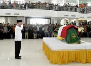 Gubernur Sultra Sampaikan Duka Cita pada Pelepasan Jenazah Prof Armid
