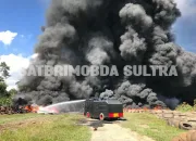 Brimob Polda Sultra Kerahkan Dua Water Cannon Padamkan Kebakaran Pabrik Ban Bekas di Konsel