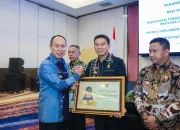 Dorong Perlindungan Sosial Bagi Para Pekerja, Bupati Irham Terima Penghargaan Paritrana Award Tahun 2025