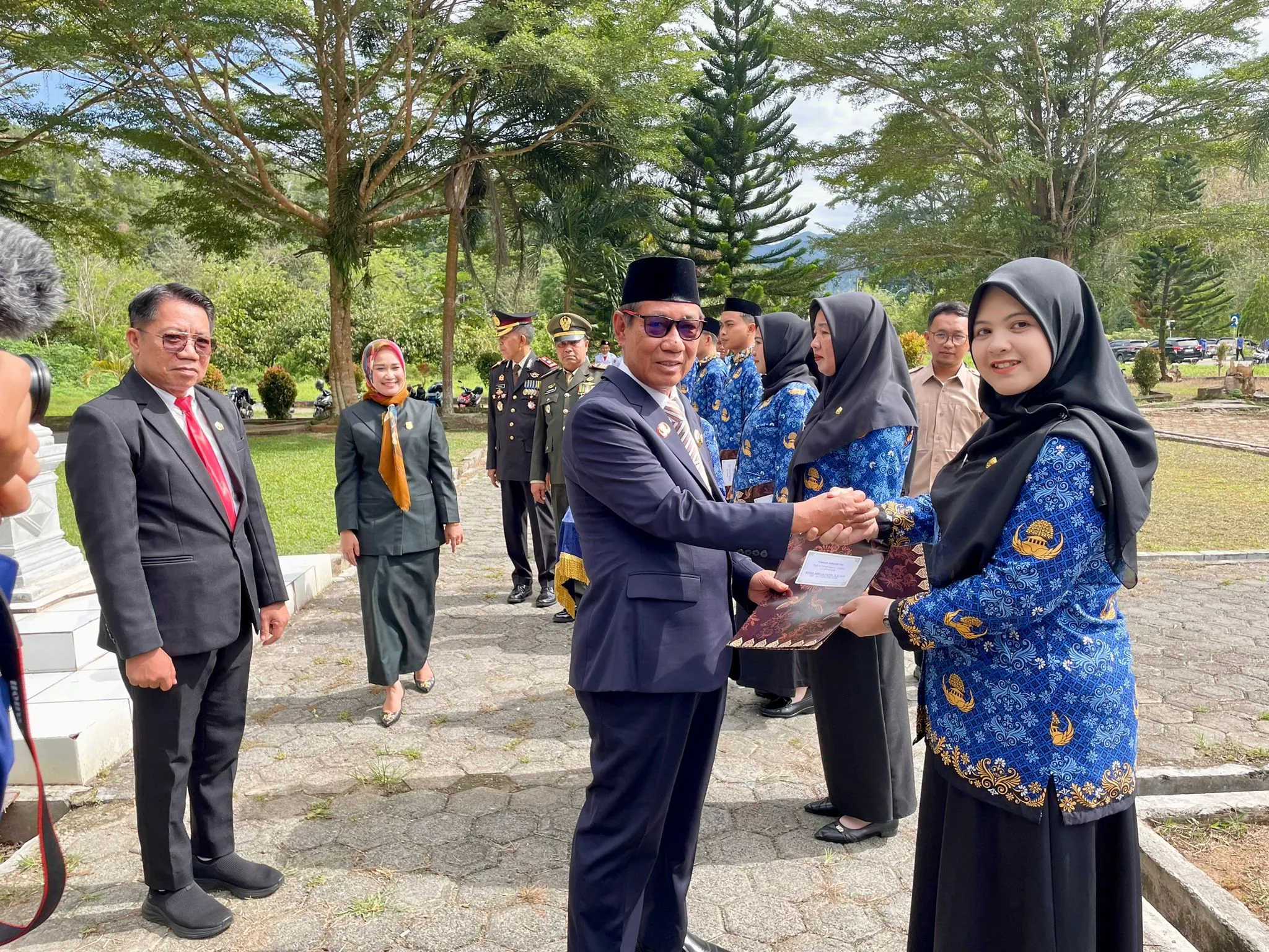 Pemkab Koltim Gelar Upacara Hari Sumpah Pemuda ke-97 dan Serahkan SK PPPK Tahap II Tahun 2025 2 571231255 1157513033174700 5150428262577466612 n
