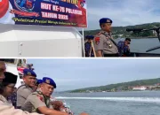 Ditpolairud Polda Sultra Laksanakan Upacara Tabur Bunga di Teluk Kendari