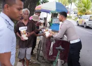 Jumat Berkah, Ditlantas Polda Sultra Salurkan Bantuan Sosial kepada Warga Mandonga dan Kendari Beach