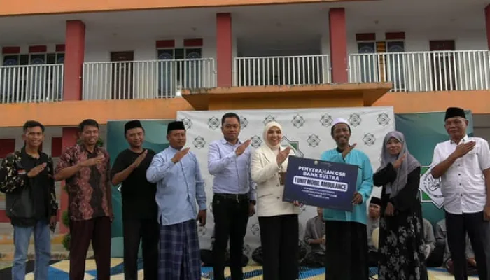 Bank Sultra Serahkan Bantuan Program CSR Satu Unit Mobil Ambulance ke Pondok Pesantren Minhajut Thullab