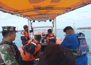 Longboat Patah As di Perairan Karang Kapota, Tim SAR Wakatobi Lakukan Evakuasi Dua Nelayan