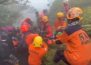Enam Korban Berhasil Ditemukan, Operasi SAR Berlanjut di Medan Ekstrim