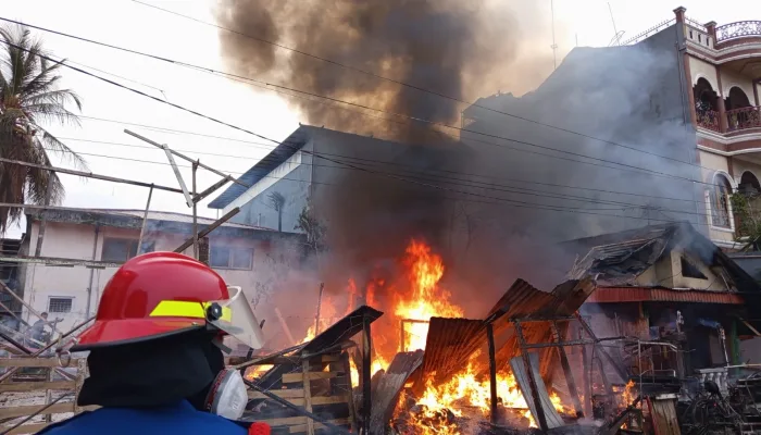Gudang Kardus dan Rumah di Kendari Barat Terbakar, Satu Orang Luka Bakar