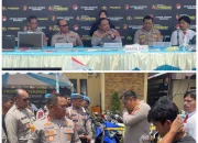 Kapolda Sultra Pimpin Konferensi Pers Pengungkapan Kasus; 74 Unit Motor Curian Diamankan Polresta Kendari
