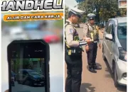 Ditlantas Polda Sultra Tindak Pelanggar Lalu Lintas Gunakan ETLE Mobile Handheld Presisi