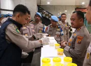 Kapolda Sultra Bersama Pejabat Utama Laksanakan Tes Urine Dadakan