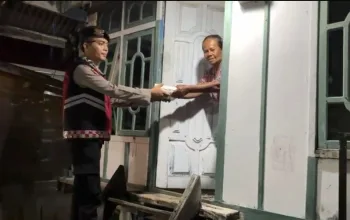 Ketuk Pintu Sahur, Cara Unik Polisi di Wakatobi Dekatkan Diri dengan Masyarakat 8 IMG 20260310 WA0004