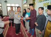 Kapolda Sultra Tunaikan Zakat Fitrah Kepada 159 Penerima 9 IMG 20260317 WA0015