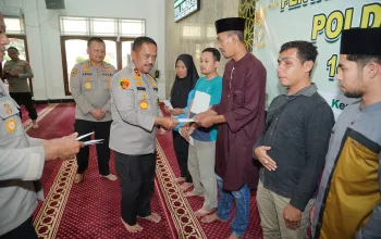 Kapolda Sultra Tunaikan Zakat Fitrah Kepada 159 Penerima 3 IMG 20260317 WA0015