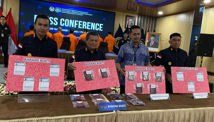 Imigrasi Kendari Amankan 7 WN Tiongkok, Diduga Akan Diselundupkan ke Australia