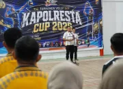 Kapolresta Kendari Resmi Buka Turnamen Volly Kapolresta Cup 2026 dalam Rangka Hari Bhayangkara ke-80 10 IMG 20260615 WA0014