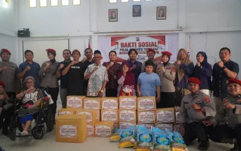 Ditreskrimum Polda Sultra Salurkan Bantuan Sosial di Sentra Meohai Kendari