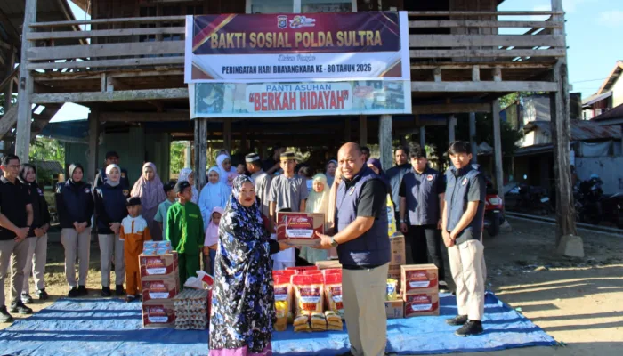 Ditresnarkoba Polda Sultra Salurkan 100 Paket Bansos Sambut Hari Bhayangkara ke-80