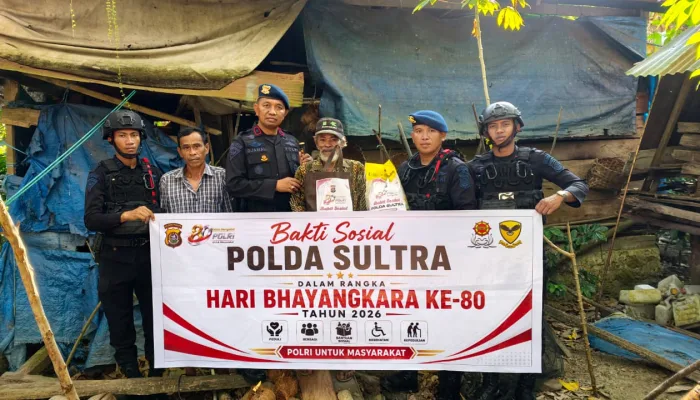 Dengan Tema “Polri Untuk Masyarakat”, Brimob Sultra Salurkan 40 Paket Sembako di Kolaka Utara