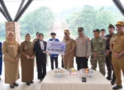 Momentum HANI dan Harganas, Bank Sultra Salurkan Beasiswa CSR Rp200 Juta untuk Mahasiswa UMKOTA