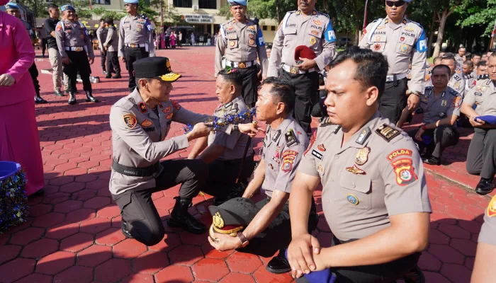 Jelang Hari Bhayangkara ke-80, Kapolda Sultra Pimpin Upacara Kenaikan Pangkat 827 Personel