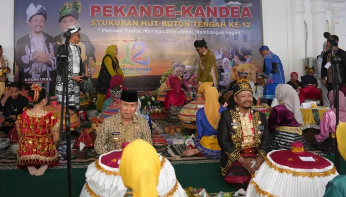 Hadiri Pesta Adat Pekande-Kandea HUT ke-12 Buton Tengah, Gubernur Sultra Ajak Lestarikan Budaya dan Perkuat Kolaborasi Pembangunan