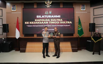 Perkuat Sinergi Penegakan Hukum, Kapolda Sultra Silaturahmi ke Kejaksaan Tinggi Sultra 4 IMG 20260720 WA0004