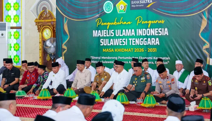 Gubernur Sultra Hadiri Pengukuhan Pengurus MUI 2026–2031 dan Serahkan Bantuan Rp200 Juta