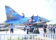 Sambut Hari Bakti ke-79 TNI AU, Lanud Haluoleo Bersihkan Monumen Pesawat Tempur A-4 Skyhawk di Kendari 10 IMG 20260724 WA0017